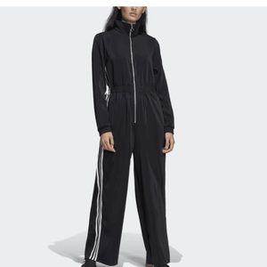 Never worn. Elegant adidas tracksuit. 3 years old.